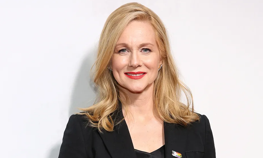 laura linney husband