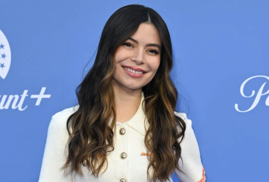 miranda cosgrove height