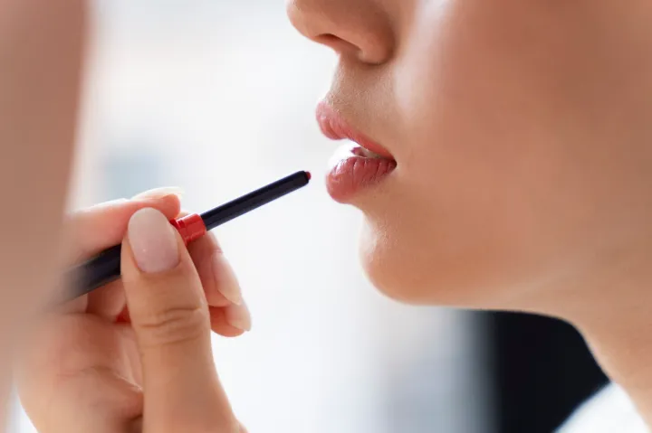 Guide to Lip Makeup Colors and Techniques for a Flawless Look Guide to Lip Makeup Colors and Techniques for a Flawless Look