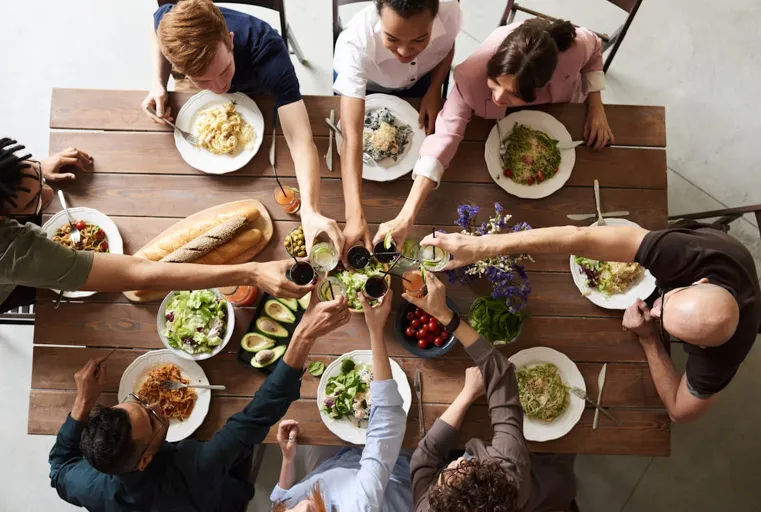 Simple Tips for Hosting a Stress-Free Family Dinner Simple Tips for Hosting a Stress-Free Family Dinner