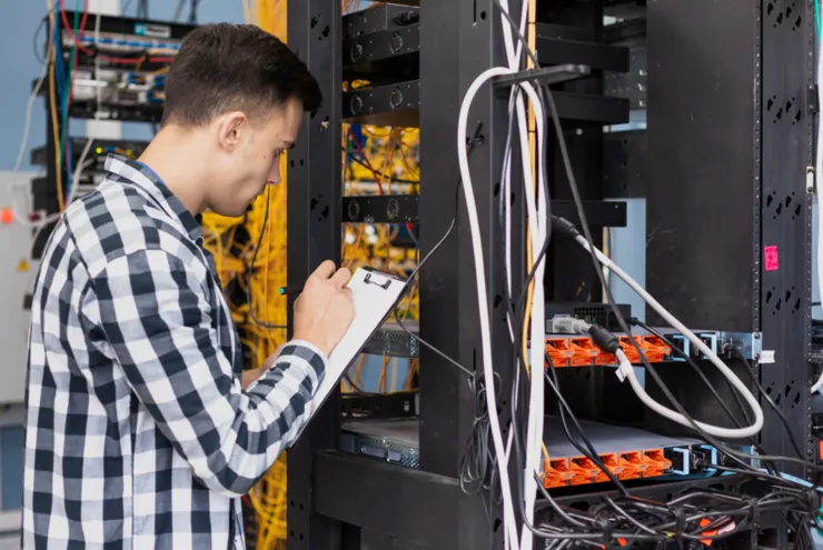 What Features Make Access Switches Perfect For IT Infrastructure
